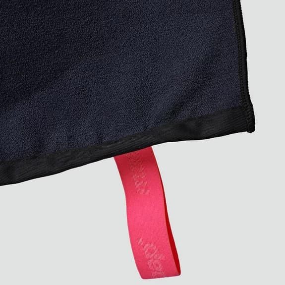 Serviette MAAP Training Bleu Marine Noir 5 Serviette MAAP Training Bleu Marine Noir – Image 3